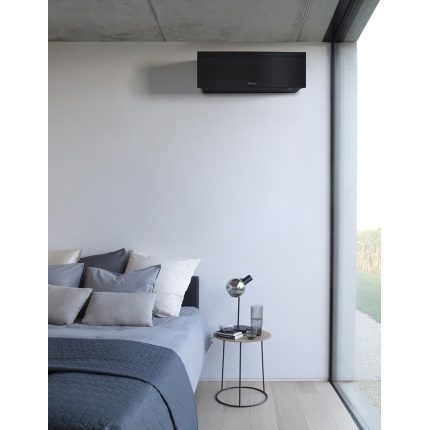 1121132 Daikin Emura 4 Crna